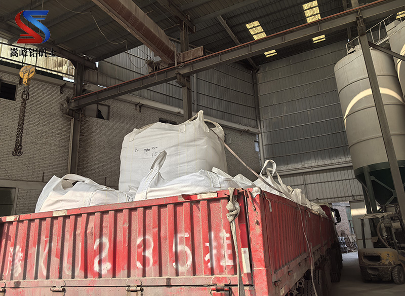 高鋁礬土熟料裝車發(fā)貨現(xiàn)場(chǎng)